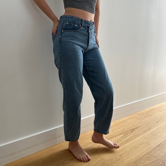 CRISS CROSS BUTTON FRONT MID RISE JEANS - M - Picture 12 of 14